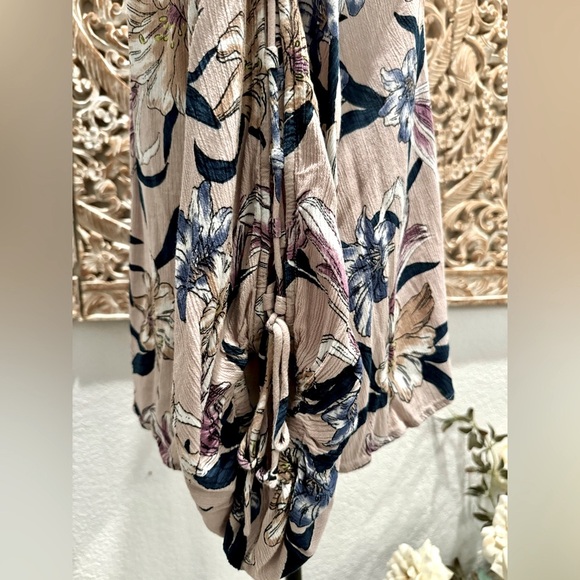 O’Neill Barbados Floral Blouse, Long Loose Sleeves w/Tie Up- size M - Picture 5 of 10